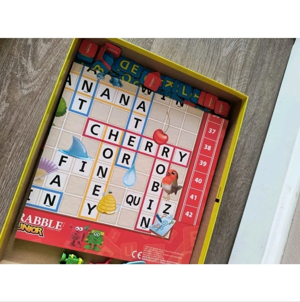 Hasbro Scrabble Junior Kids Board Game - Colorful Characters Crossword